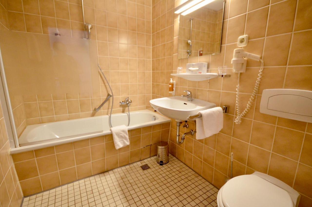 Cityhotel ユルツェン エクステリア 写真