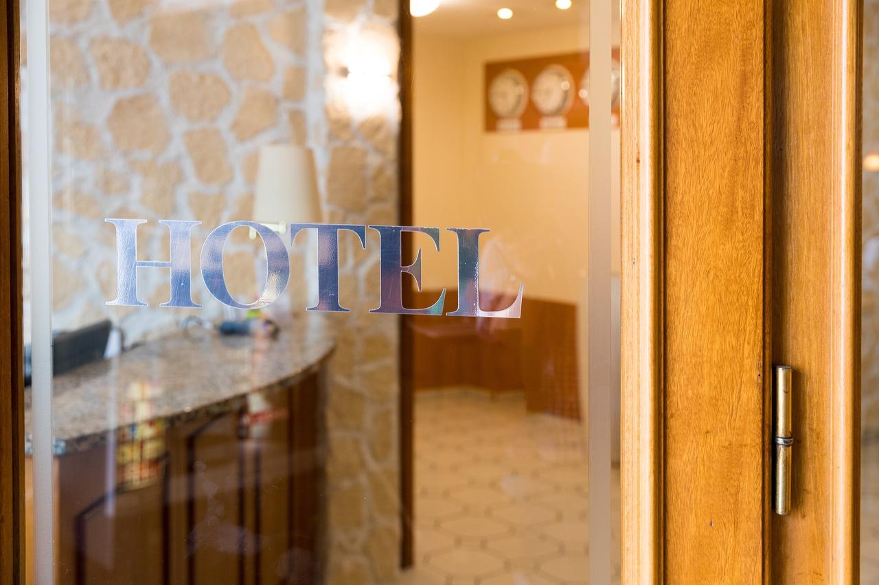 Cityhotel ユルツェン エクステリア 写真