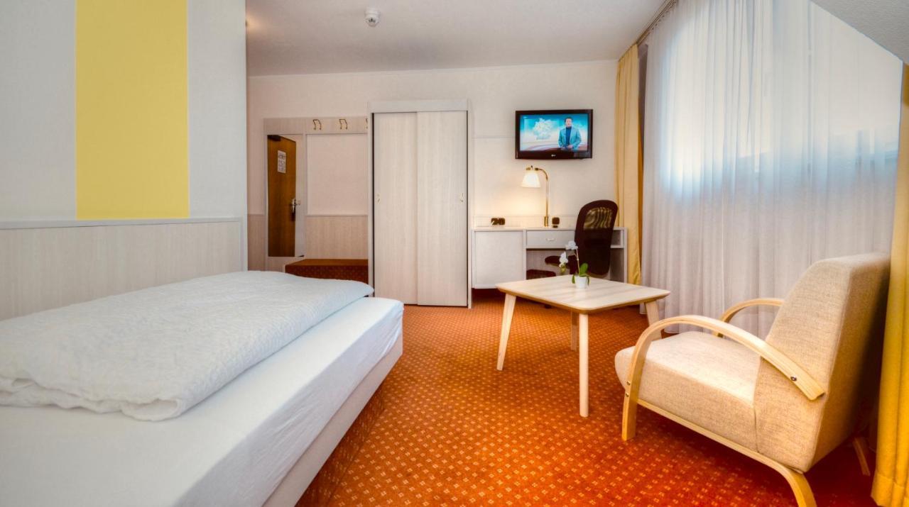 Cityhotel ユルツェン エクステリア 写真