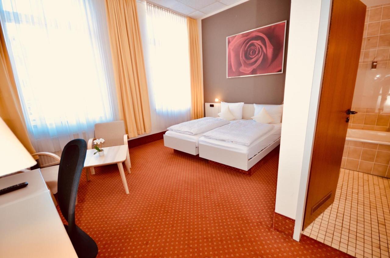Cityhotel ユルツェン エクステリア 写真