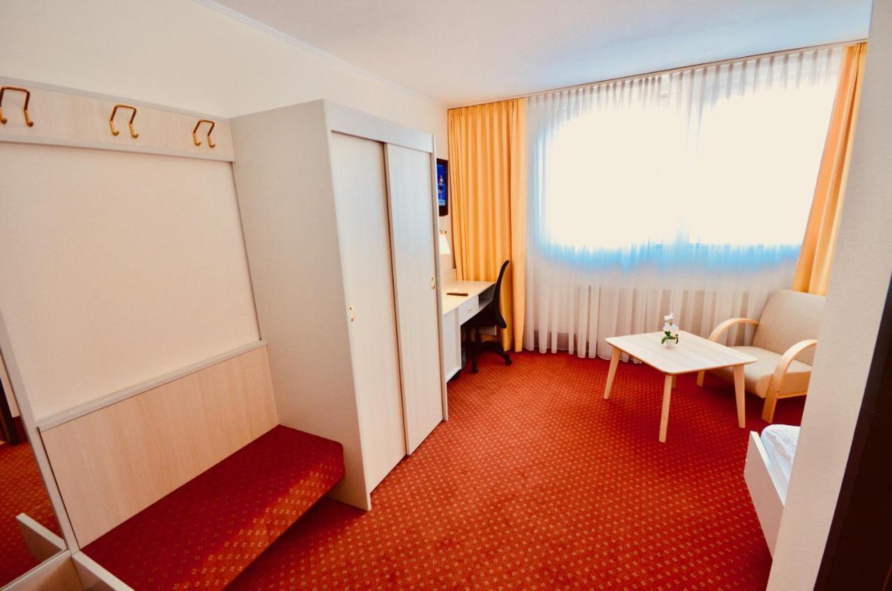 Cityhotel ユルツェン エクステリア 写真
